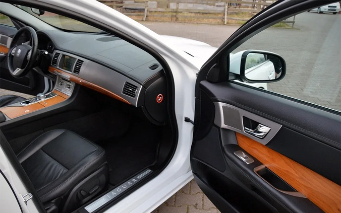 Jaguar XF cena 49900 przebieg: 219000, rok produkcji 2011 z Piwniczna-Zdrój małe 781